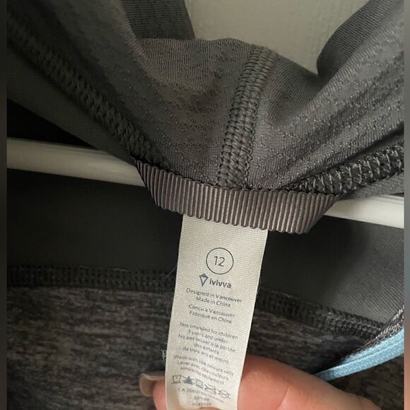 Ivivva by Lululemon girls full zip up lightweight gray hooded jacket size 12 - Picture 5 of 5